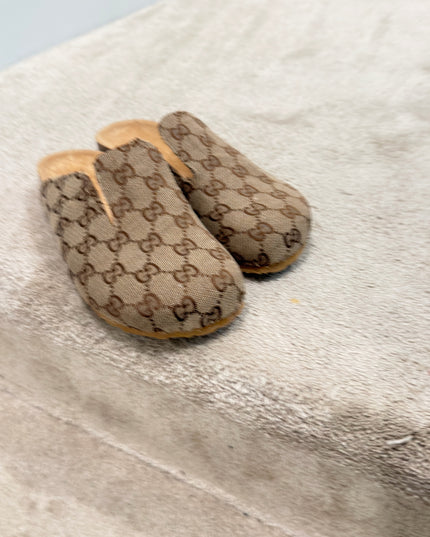 CUSTOM MULES