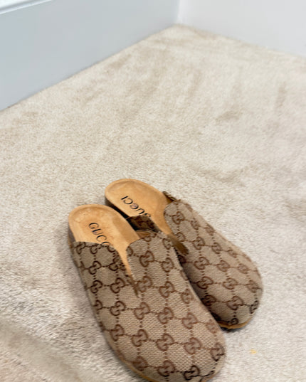 CUSTOM MULES