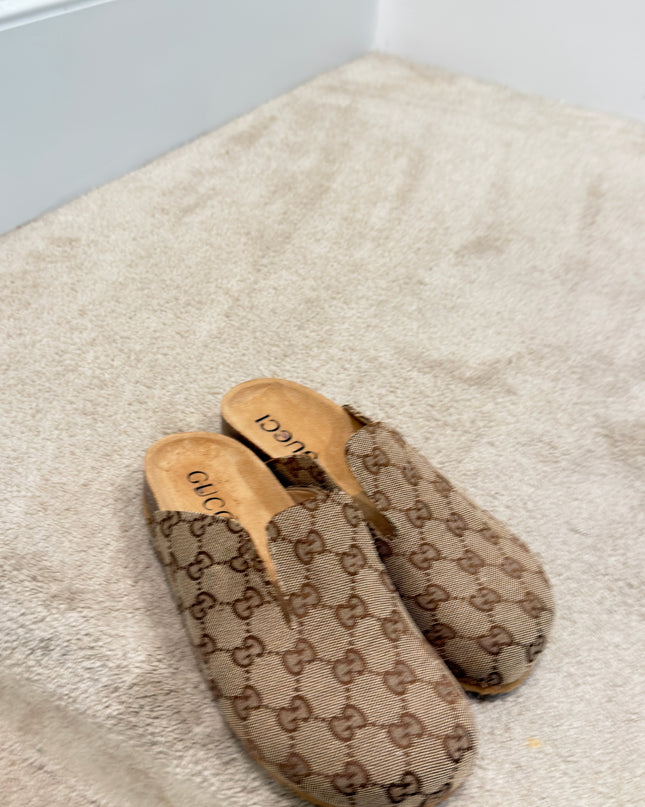 CUSTOM MULES