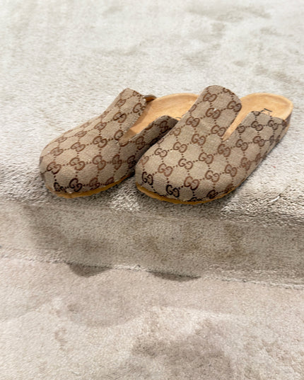 CUSTOM MULES